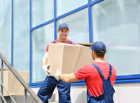 Removal truck hire service for homes and businesses in Roehampton